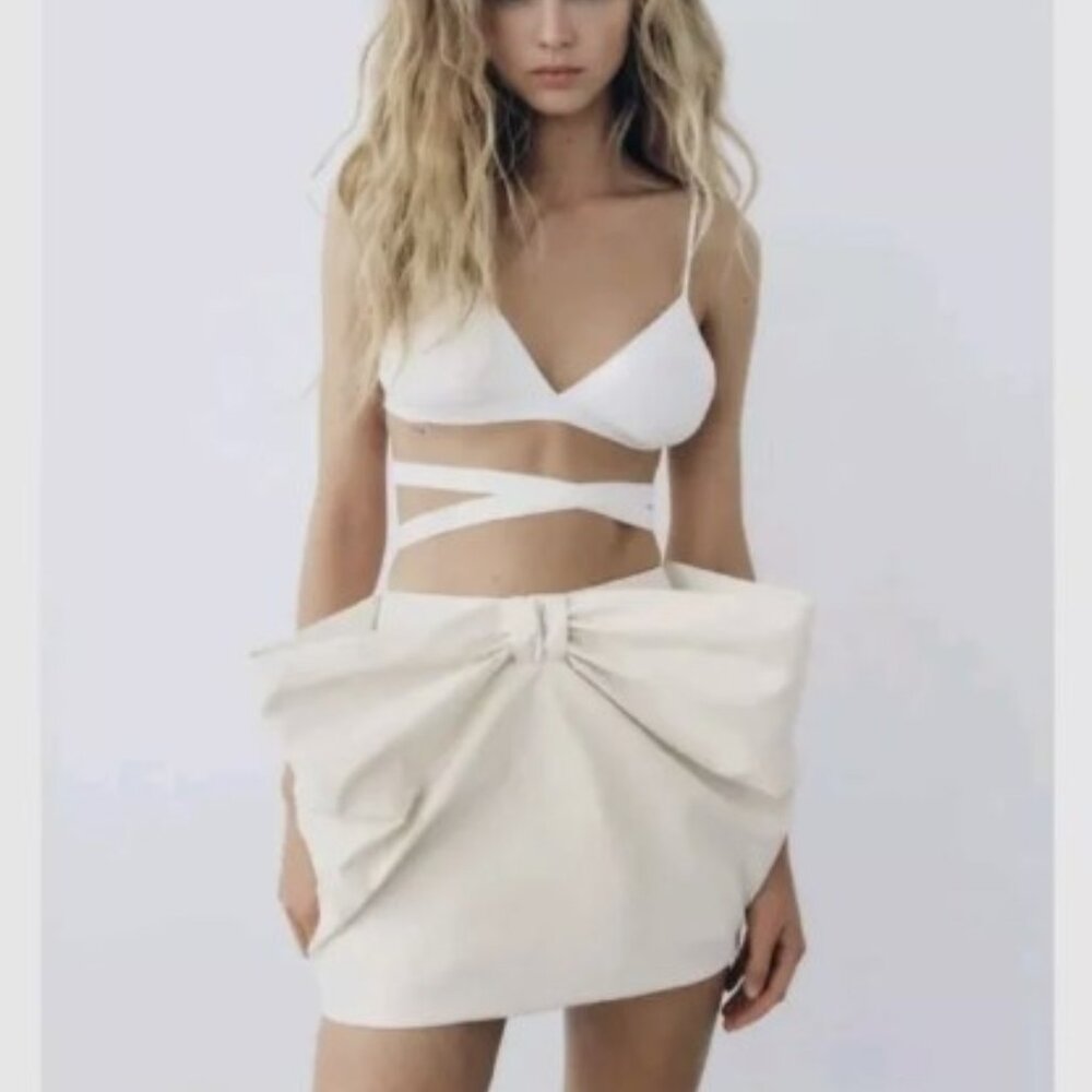 Zara Mini Skirt Voluminous cream with huge Bow and tags - never worn!